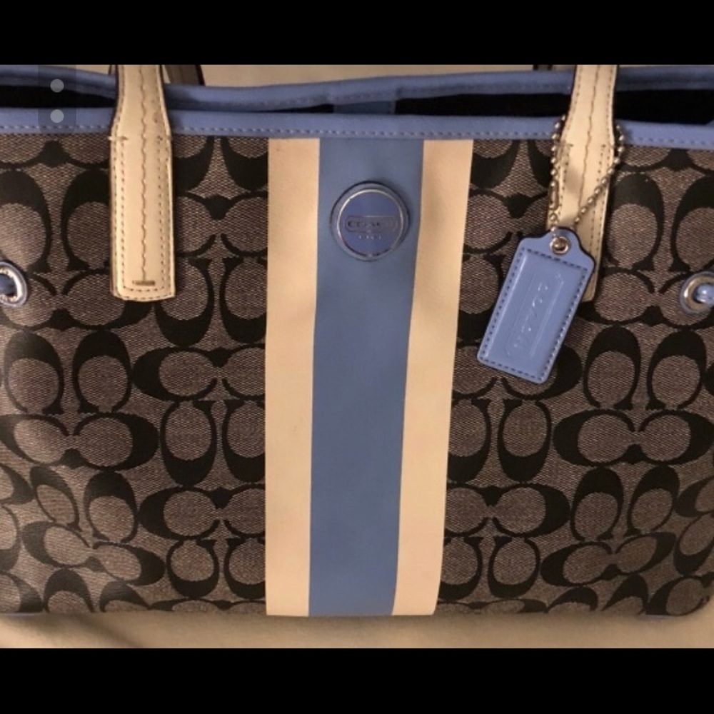 A coach purse in perfect conditions